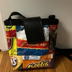 Novelty bag with Detroit chip brands a